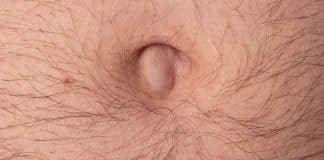 Saiba o que significa ter ‘muitos pelos crescendo na barriga e envolta do umbigo’ – e quando é motivo de alerta