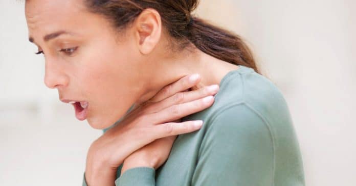 Você notou que seu corpo às vezes “esquece” de engolir saliva de uns tempos pra cá e engasga do nada? Entenda por que isso acontece