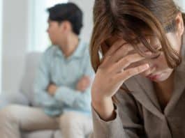 8 Sinais de que seu marido está profundamente infeliz (e por que ele tem medo de te contar)