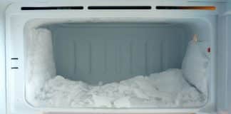 Como tirar o gelo do congelador em apenas 10 minutos (SEM desligar a geladeira)