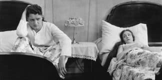 É normal um casal “namorar” apenas uma vez por mês? O que dizem especialistas, dados e tendências