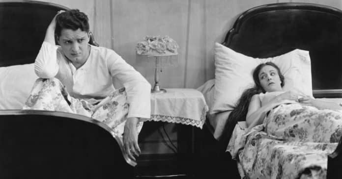 e-normal-um-casal-namorar-apenas-uma-vez-por-mes-o-que-dizem-especialistas-dados-e-tendencias É normal um casal “namorar” apenas uma vez por mês? O que dizem especialistas, dados e tendências