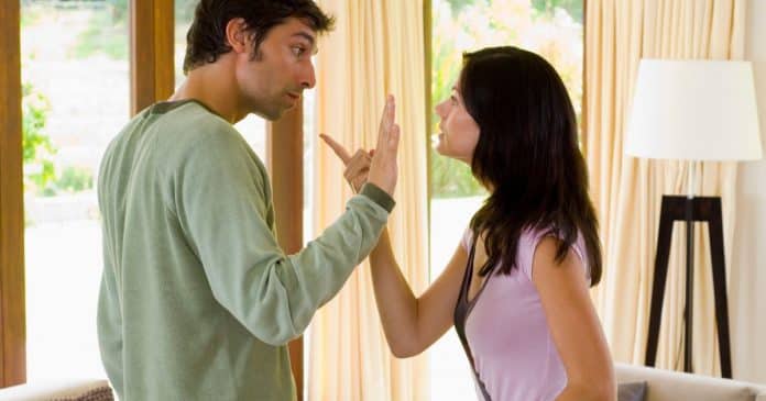 Este é o ‘principal motivo’ pelo qual muitas mulheres estão emocionalmente sobrecarregadas nos relacionamentos