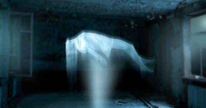 Mulher ATEIA que ‘viu Deus’ durante experiência de quase morte revela por que foi tão diferente do que ela esperava