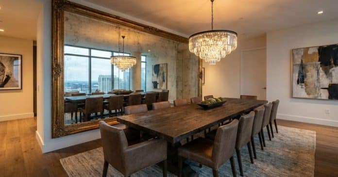 Se existe um espelho refletindo sua mesa de jantar, isso pode estar influenciando sua vida mais do que você imagina