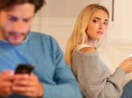 Tome muito cuidado se seu parceiro usa ESSES aplicativos no celular – algo pode estar completamente errado