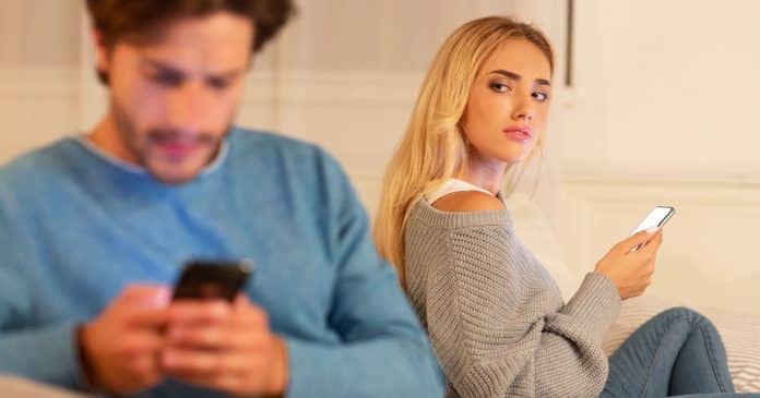 tome-muito-cuidado-se-seu-parceiro-usa-esses-aplicativos-no-celular-algo-pode-estar-completamente-errado Tome muito cuidado se seu parceiro usa ESSES aplicativos no celular – algo pode estar completamente errado