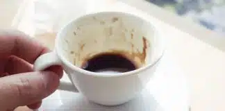 Você sempre deixa o “último gole” de café na xícara? A psicologia explica o que está por trás desse comportamento Você sempre deixa o “último gole” de café na xícara? A psicologia explica o que está por trás desse comportamento