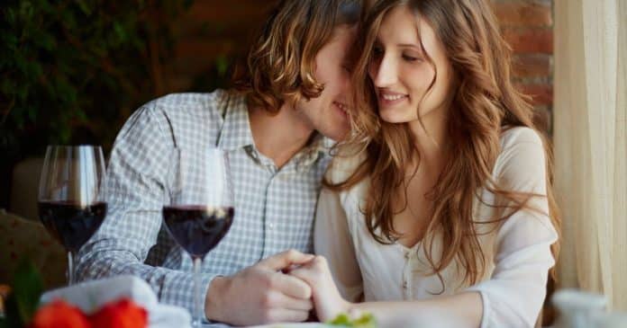 Sinais da linguagem corporal que revelam ‘desejo secreto’, segundo a psicologia