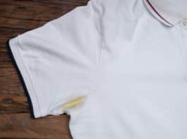 A solução eficaz para eliminar manchas de suor das roupas de forma simples