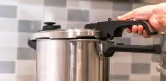 Mito ou verdade: jogar água fria na panela de pressão é seguro?