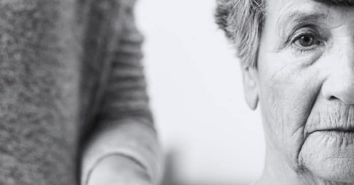 O significado espiritual profundo por trás da demência: uma condição que vai muito além do corpo físico