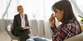 Signos que “te mandam direto para a terapia” depois de se relacionar com eles, segundo a astrologia