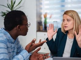 10 Respostas ‘elegantes’ para calar quem tenta te diminuir (sem perder a postura)