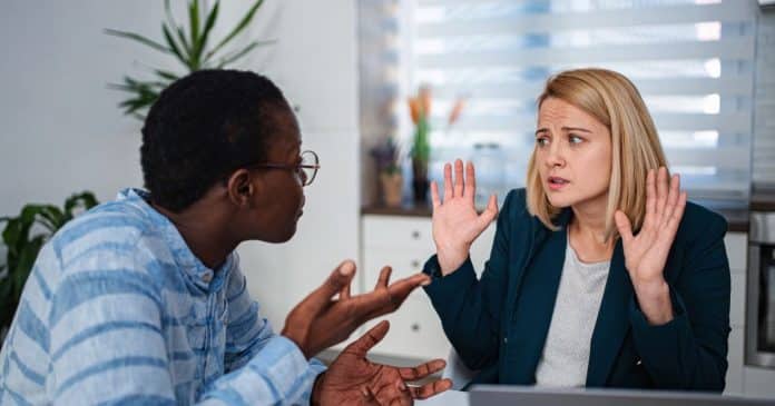 10 Respostas ‘elegantes’ para calar quem tenta te diminuir (sem perder a postura)