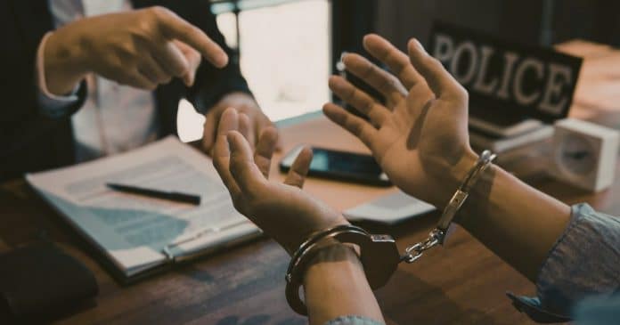 6-favores-inocentes-que-podem-levar-voce-para-a-cadeia-e-voce-nem-imaginar-o-perigo 6 “Favores Inocentes” que podem levar você para a cadeia — e você nem imaginar o perigo