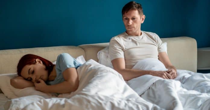 O que realmente reduz a intimidade do casal (e não é a falta de tempo)