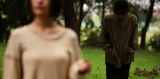 Pare de ser “boazinha” na rua: sinais de alerta e como reduzir riscos de abuso Pare de ser “boazinha” na rua: sinais de alerta e como reduzir riscos de abuso