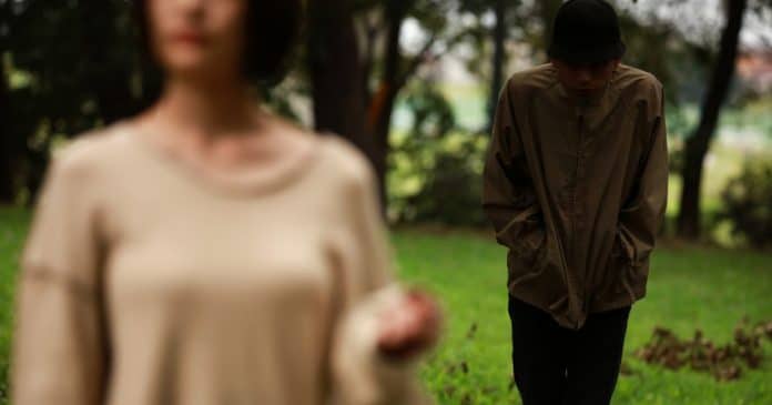 pare-de-ser-boazinha-na-rua-sinais-de-alerta-e-como-reduzir-riscos-de-abuso Pare de ser “boazinha” na rua: sinais de alerta e como reduzir riscos de abuso