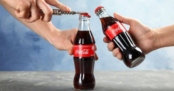 Razão surpreendente pela qual a ‘Coca-Cola em garrafa de vidro’ tem sabor MUITO melhor