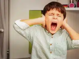 Sinais de que seu filho ‘manda na sua casa’ (e como retomar a liderança sem gritar)