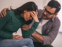 10 Atitudes que fazem uma mulher ‘se sentir humilhada’ no relacionamento (e muitos homens não percebem)