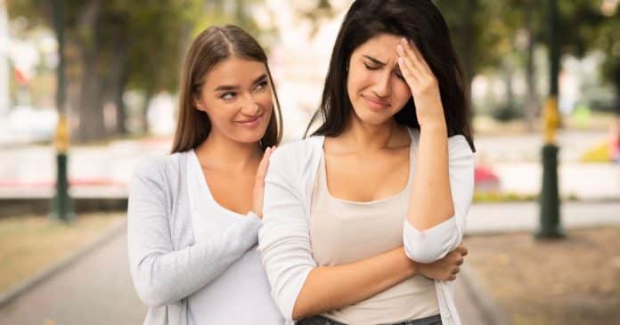 10 Sinais de que sua amizade já ficou tóxica — e você ainda não percebeu