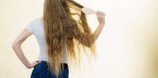 3 Sinais de que seu cabelo precisa de tratamento URGENTE (e você pode estar ignorando)