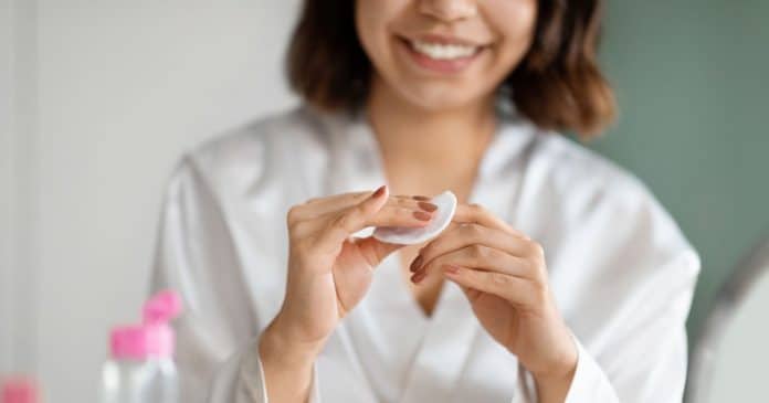 Adeus à acetona: 5 Hábitos simples que ajudam unhas fracas ou quebradiças a crescer mais rápido