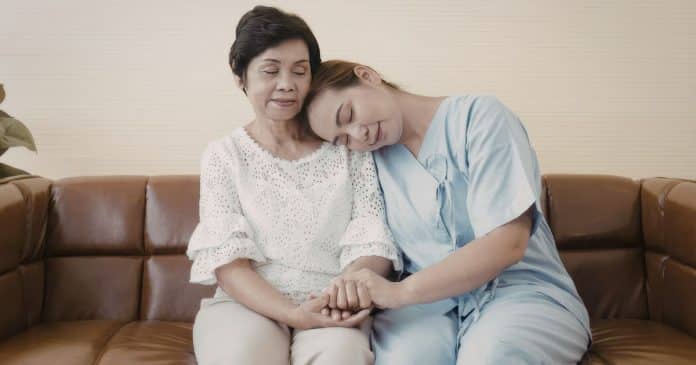 “Luto antecipado”: O lado invisível de cuidar dos pais que muita gente só entende depois