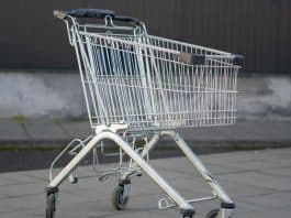 O que a psicologia revela sobre quem devolve o carrinho de compras (e por que isso diz muito sobre caráter)