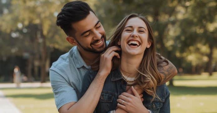 Por que homens ‘agem como crianças’ quando estão apaixonados? Psicologia explica comportamento curioso