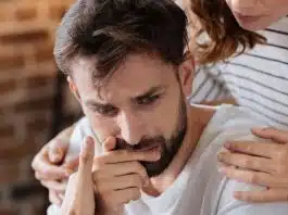 10 Atitudes que fazem um homem “se sentir um lixo” sem você perceber