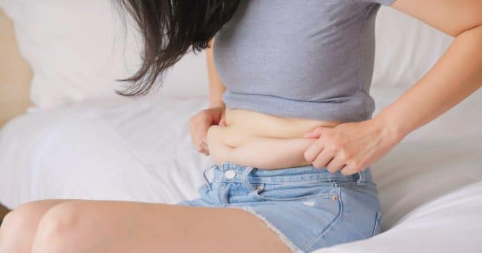 12 Hábitos “bobos” que podem estar te fazendo engordar (o 9º é o mais perigoso)