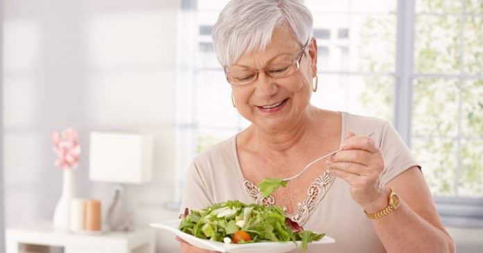 3 Alimentos ESSENCIAIS após os 50 anos que podem proteger músculos, memória e até ajudar no controle da glicose