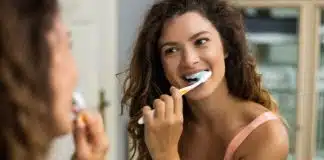 ATENÇÃO: Por esse motivo que você deve PARAR imediatamente de escovar os dentes logo após comer