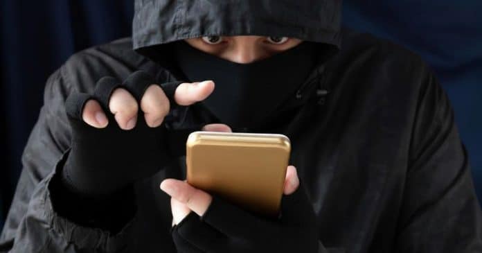 Como saber se seu celular está sendo vigiado: Sinais reais e o que fazer agora