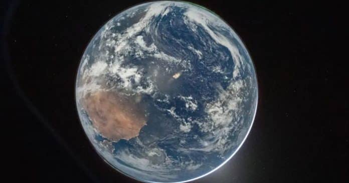 foto-da-terra-feita-pela-missao-artemis-ii-viraliza-e-todo-mundo-esta-fazendo-a-mesma-pergunta Foto da Terra feita pela missão Artemis II viraliza e todo mundo está fazendo a mesma pergunta