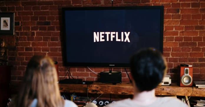 Netflix pode voltar atrás na proibição de compartilhamento de contas após queda de assinantes