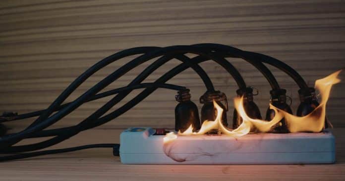 Nunca ligue ESTE eletrodoméstico em uma extensão — você pode estar correndo risco de incêndio na sua casa