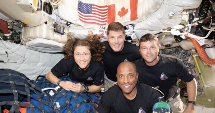 Quanto os astronautas da missão Artemis II estão recebendo ao ir mais longe do que qualquer humano