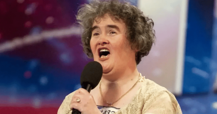 Susan Boyle parece estar “rejuvenescendo” ao surgir 17 anos depois de sua participação no Britain’s Got Talent