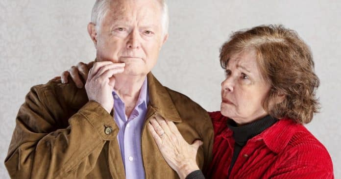 A verdadeira razão de por que casais acima dos 60 anos param de beijar na boca não é o que muitos imaginam