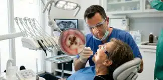 Dentista revela a verdadeira causa das cáries — e não é o açúcar Dentista revela a verdadeira causa das cáries — e não é o açúcar