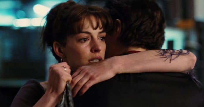 Este romance INCRÍVEL com Anne Hathaway faz chorar do começo ao fim e nos revela como a vida é um sopro