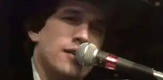 Lançada em 1983, esta música continua emocionando gerações e é considerada uma das maiores da história