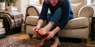 Sapato apertado? Conheça 5 truques simples para deixá-lo mais confortável sem gastar dinheiro Sapato apertado? Conheça 5 truques simples para deixá-lo mais confortável sem gastar dinheiro