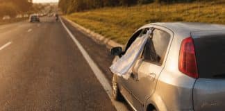 Viu um pano branco na janela do carro? O que esse sinal realmente quer dizer?