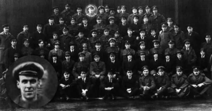 Esta misteriosa foto de 1919 revela um detalhe arrepiante… e continua a ser debatida até hoje