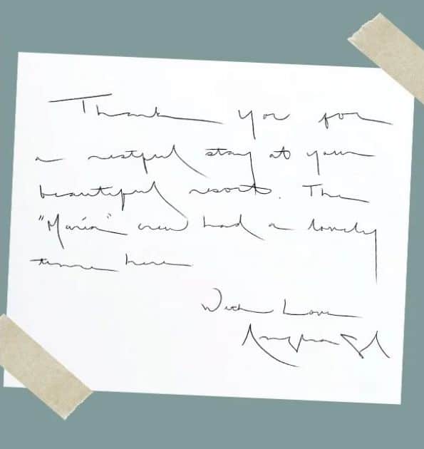 sabiaspalavras.com - Angelina Jolie deixou um bilhete escrito &agrave; m&atilde;o para equipe do hotel durante filmagens do filme Maria... e milh&otilde;es est&atilde;o tentando decifr&aacute;-lo